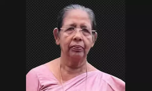 റോഡ് മുറിച്ചുകടക്കുകയായിരുന്ന വയോധിക കാറിടിച്ച് മരിച്ചു റോഡ് മുറിച്ചുകടക്കുകയായിരുന്ന വയോധിക കാറിടിച്ച് മരിച്ചു