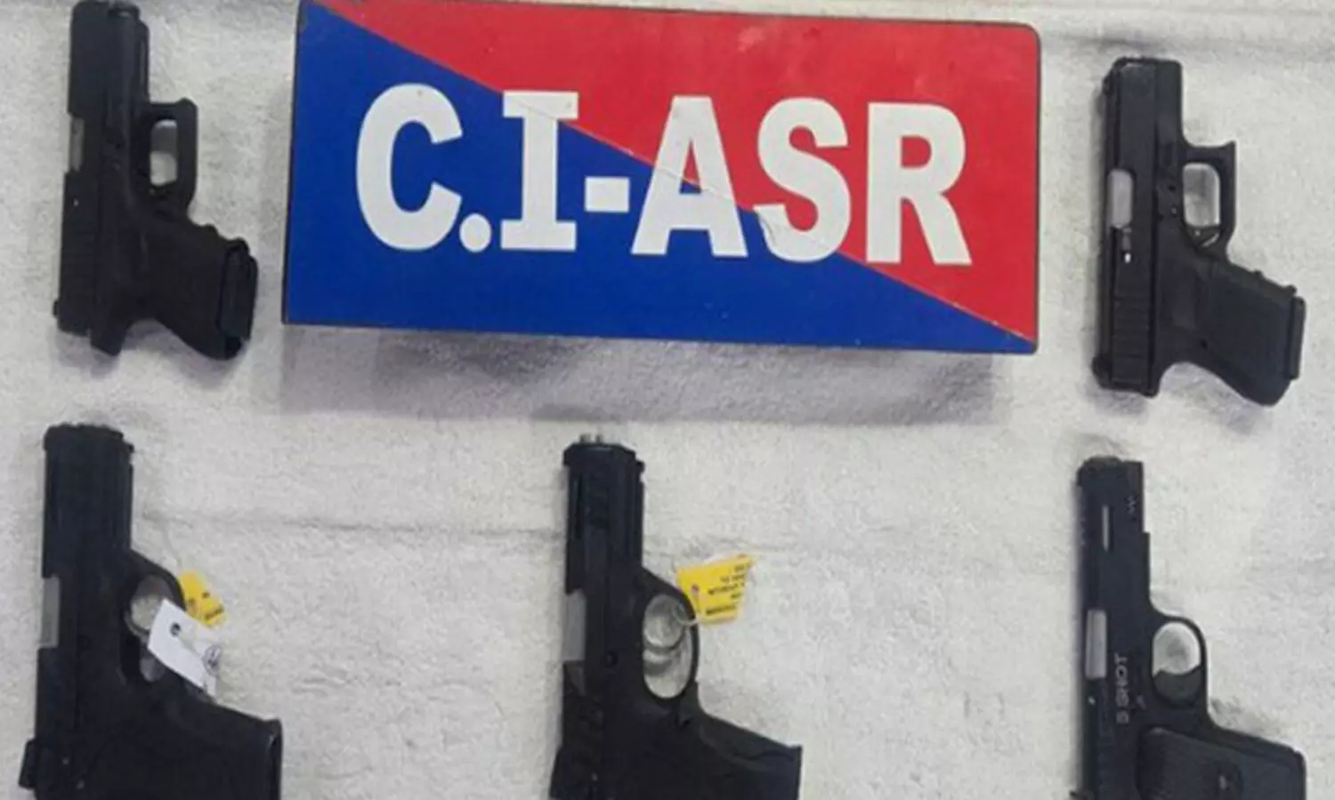 പാകിസ്താൻ കള്ളക്കടത്തുകാരനുമായി ബന്ധമുള്ളയാൾ അമൃത്സറിൽ പിസ്റ്റളുകളുമായി പിടിയിൽ