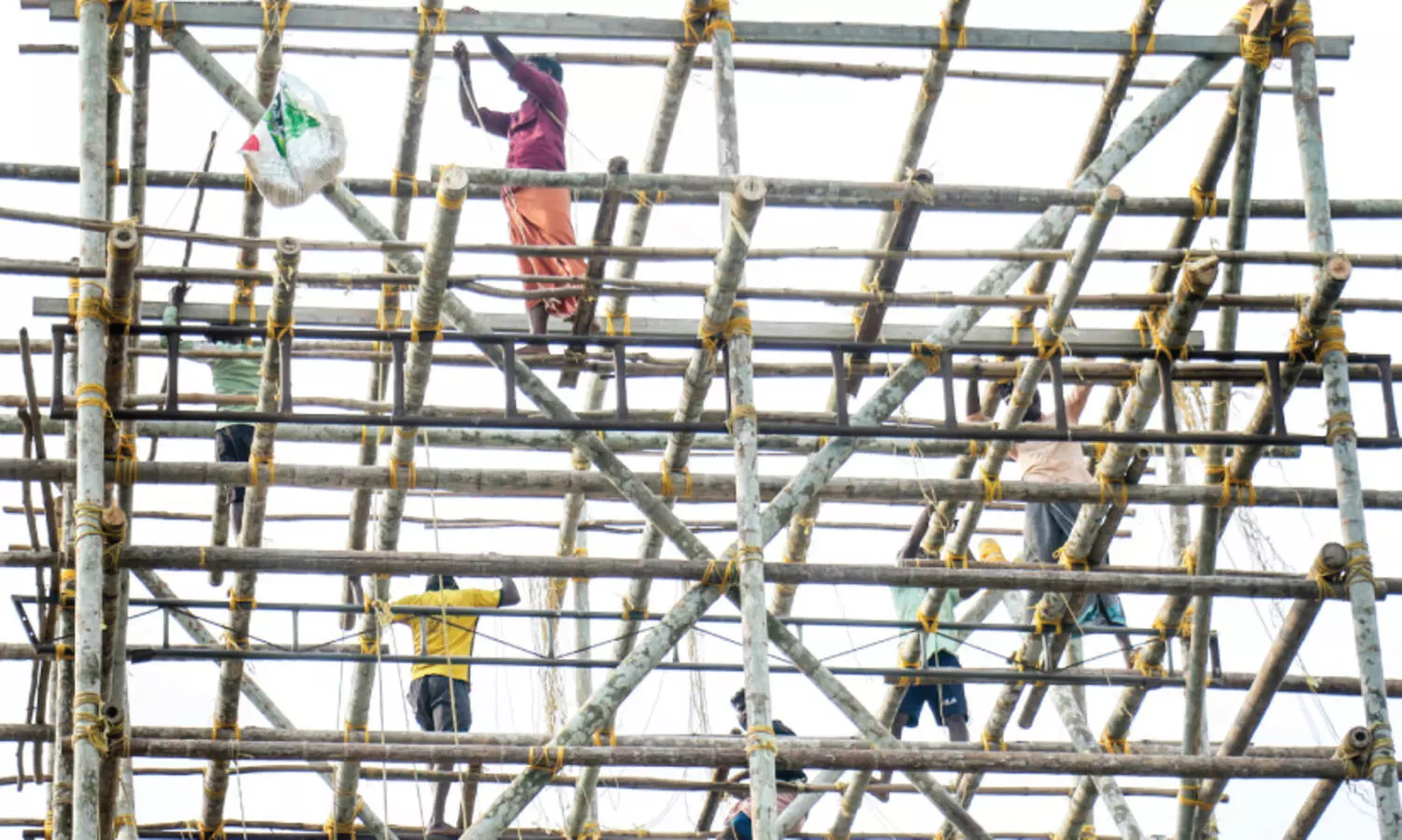 തൃ​ശൂ​ർ പൂ​രത്തിന് നാളെ കൊടിയേറും