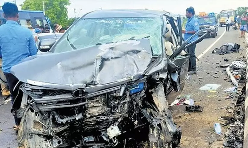 കാറപകടത്തിൽ കുടുംബത്തിലെ ഏഴുപേർ മരിച്ചു