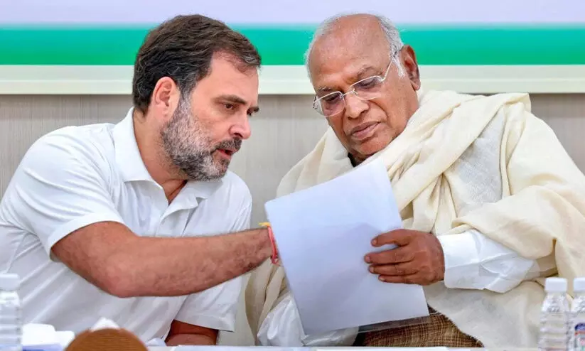 പഹൽഗാം ആക്രമണം; പ്രത്യേക പാർലമെന്റ് സമ്മേളനം ആവശ്യപ്പെട്ട് പ്രധാനമന്ത്രിക്ക് കത്തെഴുതി രാഹുൽ ഗാന്ധിയും ഖാർഗെയും പഹൽഗാം ആക്രമണം; പ്രത്യേക പാർലമെന്റ് സമ്മേളനം ആവശ്യപ്പെട്ട് പ്രധാനമന്ത്രിക്ക് കത്തെഴുതി രാഹുൽ ഗാന്ധിയും ഖാർഗെയും