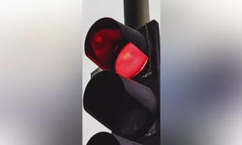 ചുവപ്പു കടന്നാൽ കനത്ത ശിക്ഷ ചുവപ്പു കടന്നാൽ കനത്ത ശിക്ഷ