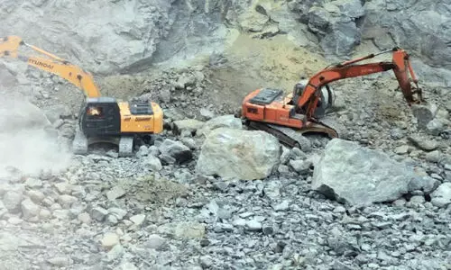 തു​മ്പ​ക്കോ​ട്ടു​മ​ല ക്വാ​റി പ്ര​ശ്നം; ഭ​ര​ണ​സ​മി​തി​യി​ൽ നാ​ട​കീ​യ രം​ഗ​ങ്ങ​ൾ