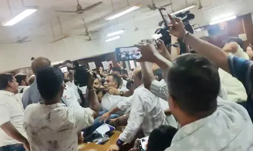 ഹെഡ്ഗേവാറിനെ ചൊല്ലി പാലക്കാട് നഗരസഭയിൽ പൊരിഞ്ഞ തല്ല്; ജിന്ന സ്ട്രീറ്റിന്റെ പേര് മാറ്റണമെന്ന് ബി.ജെ.പിയും