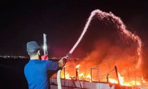 അ​സൈ​ബ​യി​ൽ യാ​ച്ചി​ന് തീ​പി​ടി​ച്ചു; ഒ​രാ​ൾ​ക്ക് പ​രി​ക്ക്