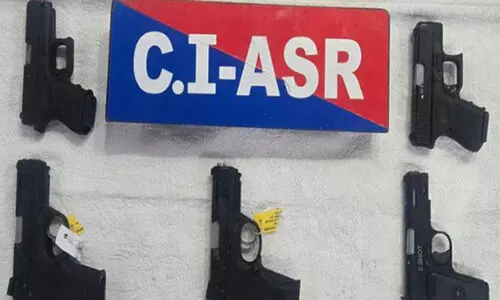 പാകിസ്താൻ കള്ളക്കടത്തുകാരനുമായി ബന്ധമുള്ളയാൾ അമൃത്സറിൽ പിസ്റ്റളുകളുമായി പിടിയിൽ