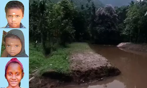 കളിക്കാൻ പോയ കുട്ടികൾ ഏറെ വൈകിയും തിരിച്ചുവന്നില്ല, ചിറക്കരികിൽ കണ്ട കുഞ്ഞു ചെരിപ്പുകൾ വഴിത്തിരിവായി; ഏഴും ആറും നാലും വയസുള്ള സഹോദരങ്ങളുടെ മൃതദേഹം ചളിയിൽ പൂണ്ട നിലയിൽ