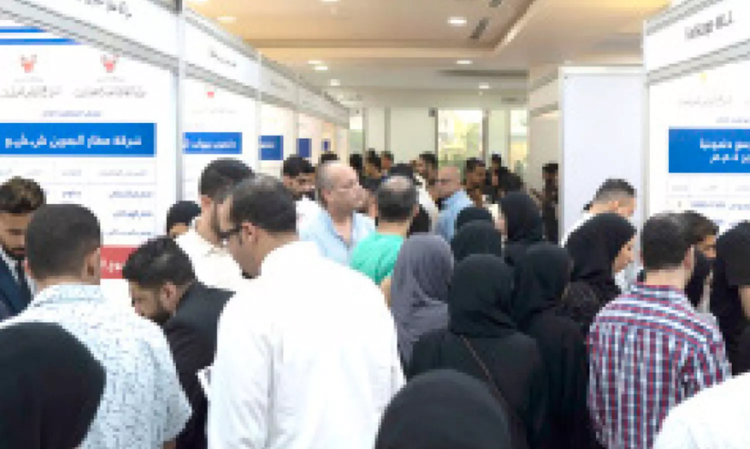 തൊ​ഴി​ൽ തേ​ടു​ന്ന​വ​ർ വ്യാ​ജ വാ​ഗ്ദാ​ന​ങ്ങ​ളി​ൽ വീ​ഴ​രു​ത്; മു​ന്ന​റി​യി​പ്പു​മാ​യി തൊ​ഴി​ൽ മ​ന്ത്രാ​ല​യം