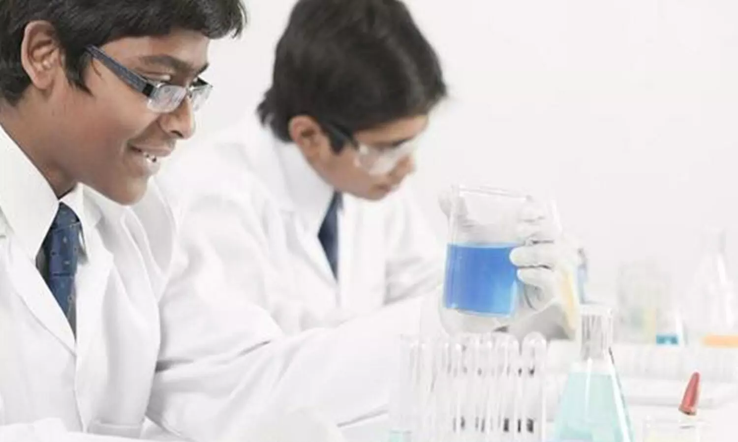 പിരിച്ചുവിട്ട 2600 അധ്യാപകരെ സ്കൂൾ സയൻസ് ലാബുകളിൽ നിയമിക്കും