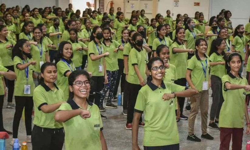 മെ​ഗാ സൂം​ബാ ഡി​സ്​​പ്ലേ ഇന്ന്; ടീഷർട്ടിൽ മുഖ്യമന്ത്രിയുടെ   ഫോട്ടോ ഉൾപ്പെടുത്തിയതിൽ വിവാദം