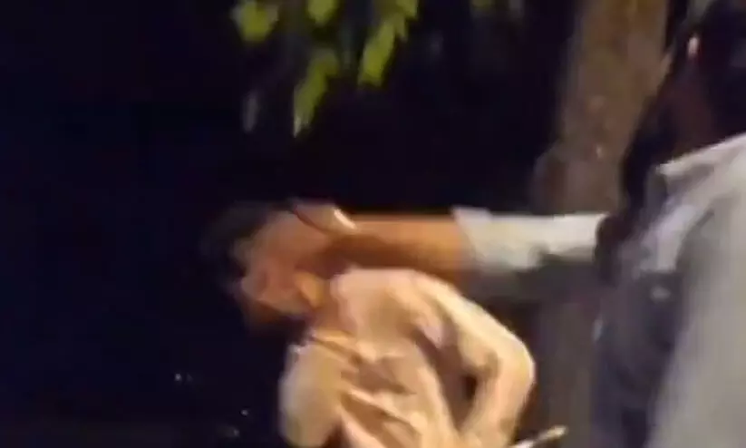 മസൂറിയിൽ കശ്മീരി ഷാൾ വിൽപനക്കാർക്ക് മർദനം; കടയടപ്പിച്ചു, ദൃശ്യങ്ങൾ പുറത്ത്