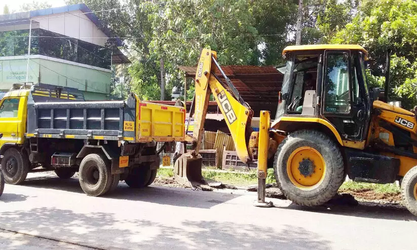 വെറ്റമുക്ക്-താമരക്കുളം റോഡ് നിർമാണം പുരോഗമിക്കുന്നു വെറ്റമുക്ക്-താമരക്കുളം റോഡ് നിർമാണം പുരോഗമിക്കുന്നു