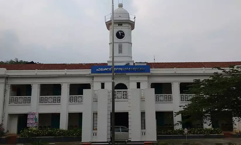 പാലക്കാട് നഗരസഭ; സംഘർഷ ഭൂമിയാക്കിയ മൂന്നര മണിക്കൂർ പാലക്കാട് നഗരസഭ; സംഘർഷ ഭൂമിയാക്കിയ മൂന്നര മണിക്കൂർ