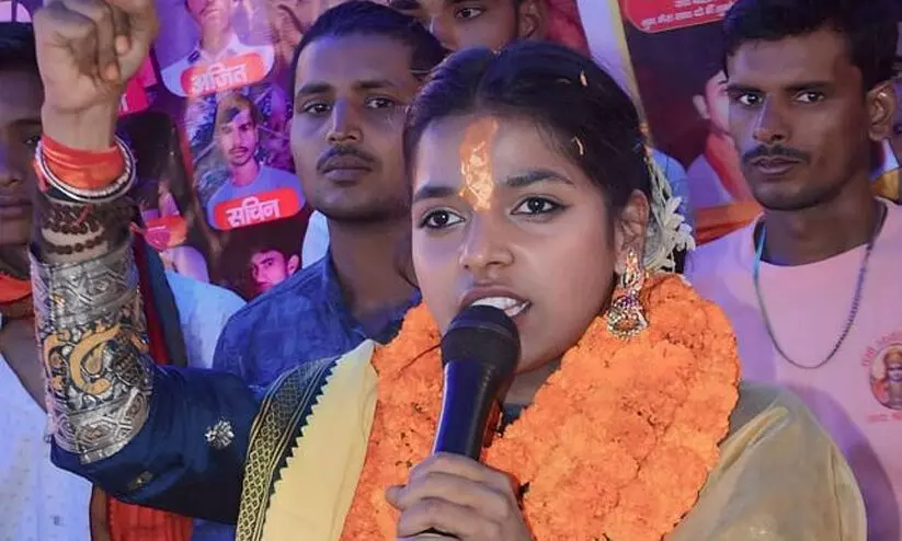 വെറും 1.5 ശതമാനം മാത്രമുണ്ടായിരുന്ന മുസ്ലിം ജനസംഖ്യ എങ്ങനെ 35 കോടിയായി; യു.പി.എസ്.സി പരീക്ഷ എഴുതാൻ ആഗ്രഹിച്ച ഖുശ്ബു പാണ്ഡെ വെറുപ്പിന്റെ പ്രചാരകയായി മാറിയത് ഇങ്ങനെ... വെറും 1.5 ശതമാനം മാത്രമുണ്ടായിരുന്ന മുസ്ലിം ജനസംഖ്യ എങ്ങനെ 35 കോടിയായി; യു.പി.എസ്.സി പരീക്ഷ എഴുതാൻ ആഗ്രഹിച്ച ഖുശ്ബു പാണ്ഡെ വെറുപ്പിന്റെ പ്രചാരകയായി മാറിയത് ഇങ്ങനെ...