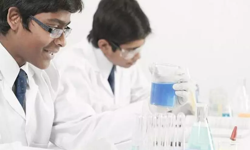 പിരിച്ചുവിട്ട 2600 അധ്യാപകരെ സ്കൂൾ സയൻസ് ലാബുകളിൽ നിയമിക്കും പിരിച്ചുവിട്ട 2600 അധ്യാപകരെ സ്കൂൾ സയൻസ് ലാബുകളിൽ നിയമിക്കും