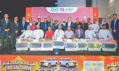 ലു​ലു ഡ്രീം ​ഡ്രൈ​വ് 2025; സ​മ്മാ​ന​ങ്ങ​ൾ വി​ത​ര​ണം ചെ​യ്തു