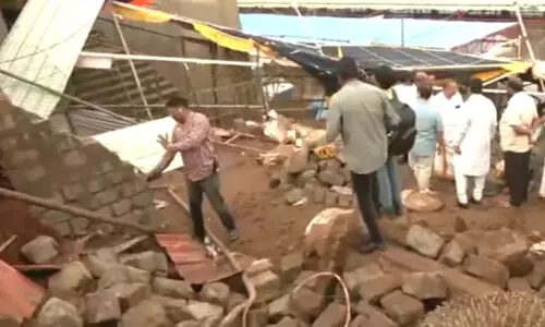 ആന്ധ്രപ്രദേശിൽ ക്ഷേത്ര മതിൽ ഇടിഞ്ഞുവീണ് എട്ടു പേർ മരിച്ചു