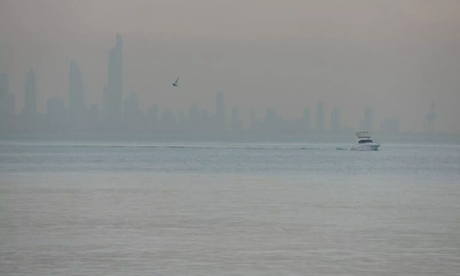 പൊ​ടി​നി​റ​ഞ്ഞ് അ​ന്ത​രീ​ക്ഷം അ​സ്ഥി​ര കാ​ലാ​വ​സ്ഥ തു​ട​രും