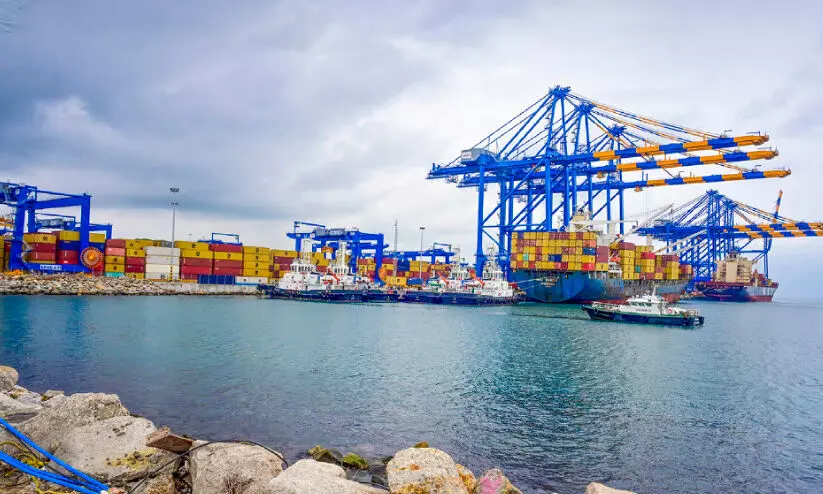 വിഴിഞ്ഞം തുറമുഖം; പ്ര​തി​ഷേ​ധ​ത്തി​ര, വി​വാ​ദ വേ​ലി​യേ​റ്റം ഒടുവിൽ യാഥാർഥ്യത്തിലേക്ക്