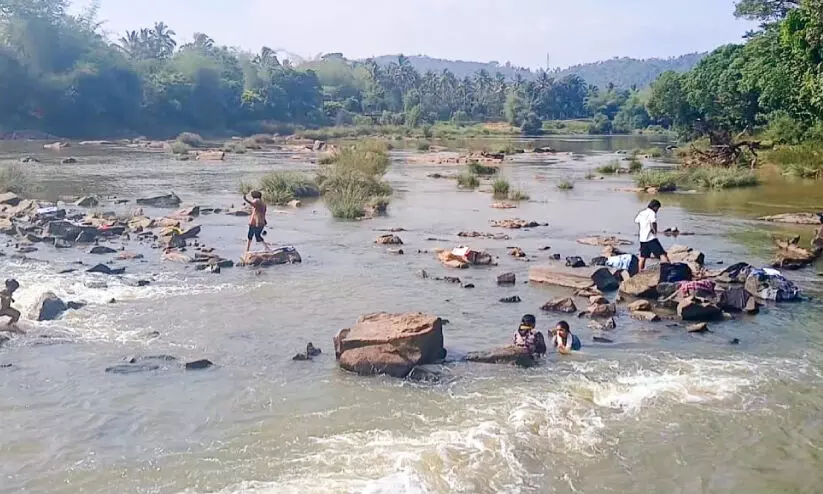 സഞ്ചാരികളുടെ ഇഷ്ട കേന്ദ്രമായി കൂടൽക്കടവ് സഞ്ചാരികളുടെ ഇഷ്ട കേന്ദ്രമായി കൂടൽക്കടവ്