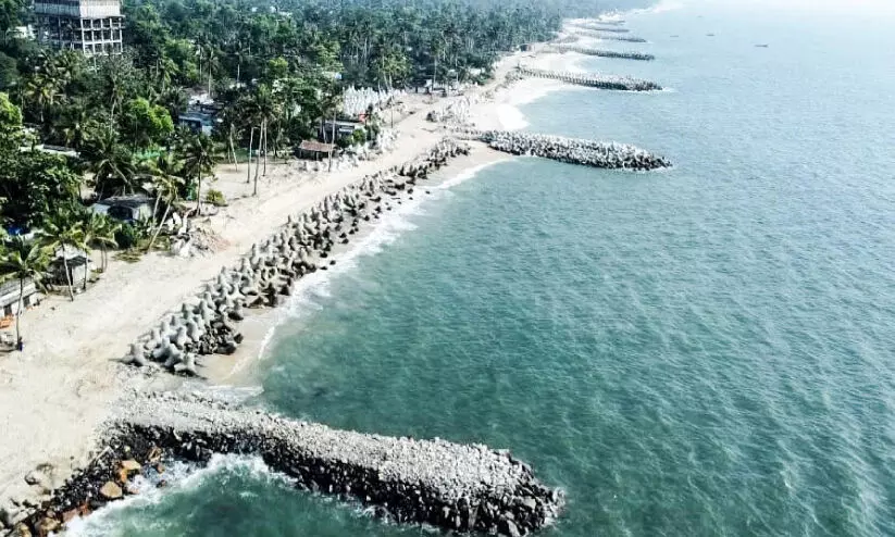 ജില്ലയിലെ പുലിമുട്ട് നിർമാണം; ഒന്നാംഘട്ടം പൂർത്തീകരണത്തിലേക്ക് ജില്ലയിലെ പുലിമുട്ട് നിർമാണം; ഒന്നാംഘട്ടം പൂർത്തീകരണത്തിലേക്ക്