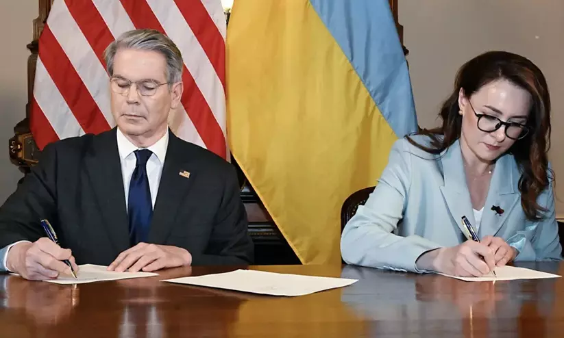 യു.എസും യുക്രെയ്നും സുപ്രധാന ധാതു കരാറിൽ ഒപ്പുവെച്ചു യു.എസും യുക്രെയ്നും സുപ്രധാന ധാതു കരാറിൽ ഒപ്പുവെച്ചു