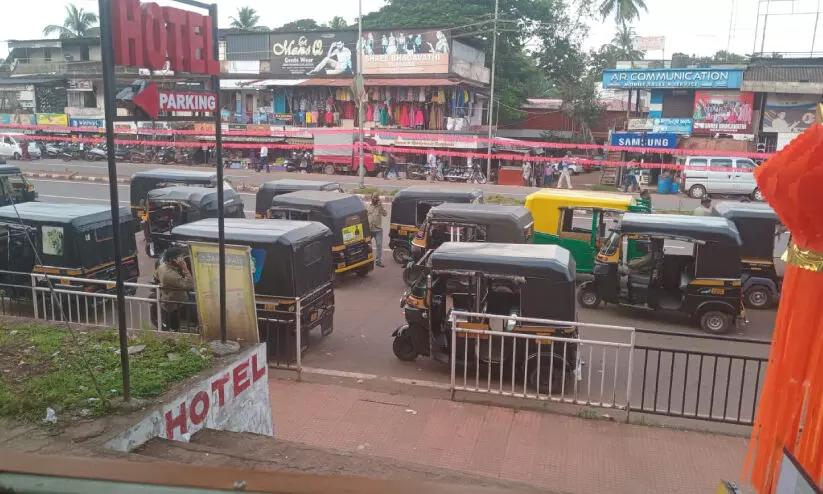 പാർക്കിങിൽ വലഞ്ഞ് ജനം