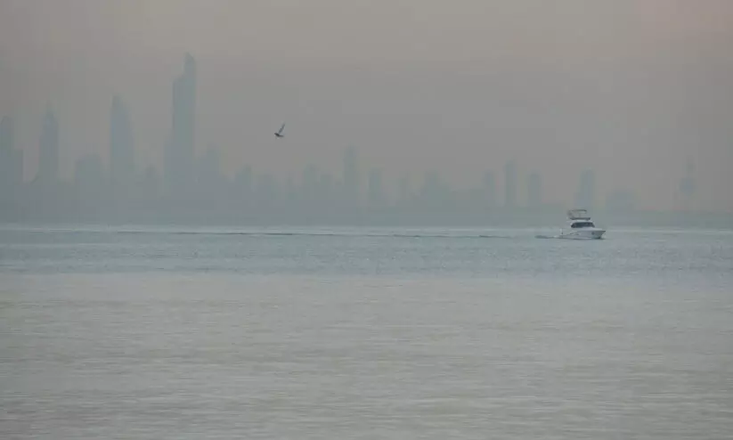 പൊ​ടി​നി​റ​ഞ്ഞ് അ​ന്ത​രീ​ക്ഷം അ​സ്ഥി​ര കാ​ലാ​വ​സ്ഥ തു​ട​രും