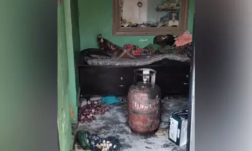 ഗ്യാസ് സിലിണ്ടർ ചോർന്നു ; വീടിന് തീപിടിച്ച് രണ്ടു പേർ വെന്തുമരിച്ചു