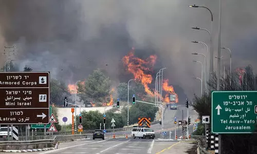 കാട്ടുതീ; അടിയന്തരാവസ്ഥ പ്രഖ്യാപിച്ച് ഇസ്രായേൽ; ആയിരക്കണക്കിന് ആളുകളെ ഒഴിപ്പിച്ചു
