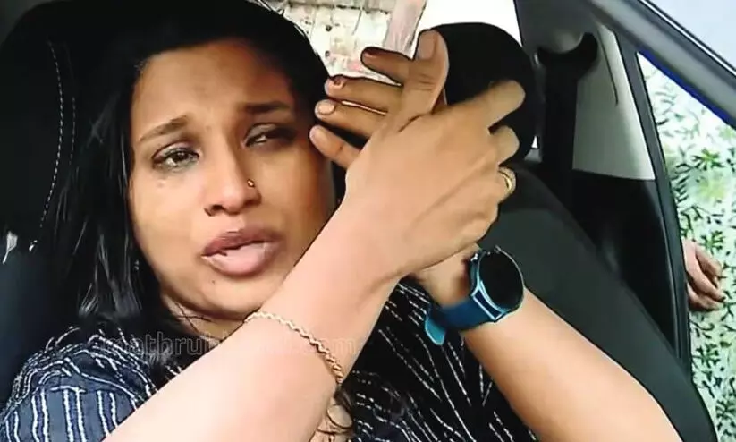 കൊച്ചി കോർപറേഷൻ ബിൽഡിങ് ഇൻസ്പെക്ടർ സ്വപ്നയെ സസ്പെൻഡ് ചെയ്തു