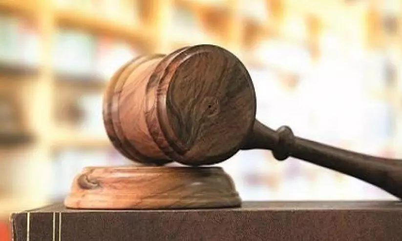 കോവിഡ് ബാധിതക്ക് ഇന്‍ഷുറന്‍സ് തടഞ്ഞു; കമ്പനി രണ്ടര ലക്ഷം നല്‍കണമെന്ന് ഉപഭോക്തൃ കമീഷന്‍