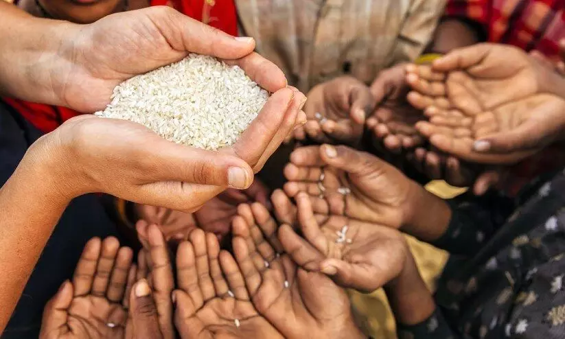 അതിദരിദ്രരില്ലാത്ത ജില്ലയാകാനൊരുങ്ങി കോഴിക്കോട്; ദാരിദ്ര്യത്തില്നിന്ന് മുക്തരാക്കിയത് 5,549 കുടുംബങ്ങളെ അതിദരിദ്രരില്ലാത്ത ജില്ലയാകാനൊരുങ്ങി കോഴിക്കോട്; ദാരിദ്ര്യത്തില്നിന്ന് മുക്തരാക്കിയത് 5,549 കുടുംബങ്ങളെ