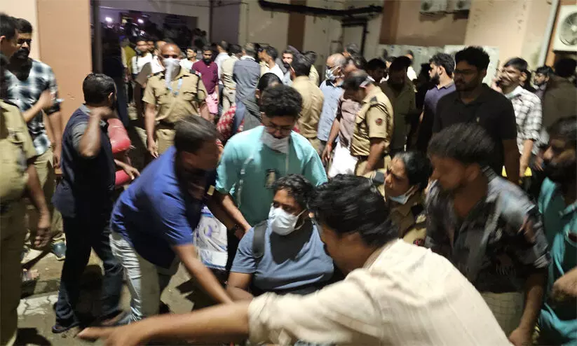 കത്തിയമർന്നത് 37 ബാറ്ററികൾ -ഫയർഫോഴ്‌സ്