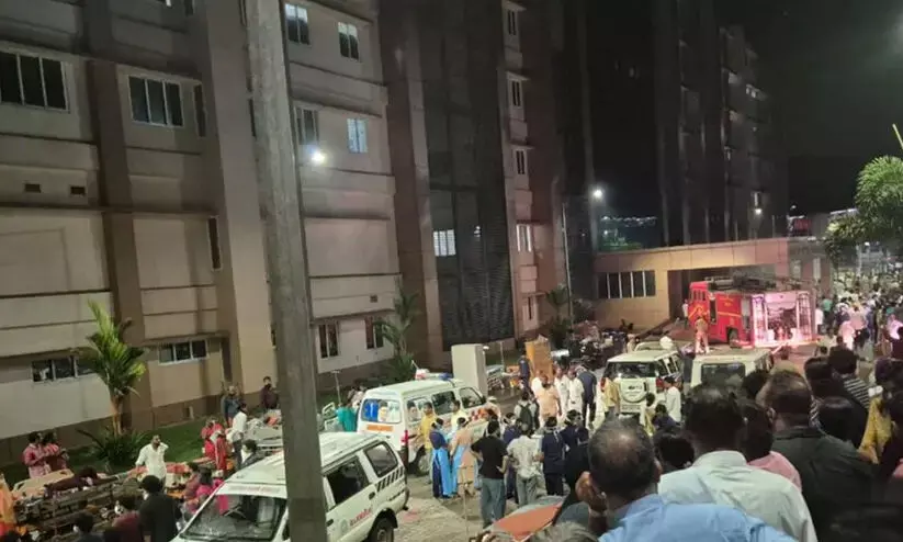 മെ​ഡി​ക്ക​ൽ കോ​ള​ജ് ആശുപത്രിയിൽനിന്ന്   രോഗികളെ പുറത്തിറക്കാൻ ഒരു വഴിമാത്രം