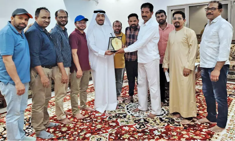 മു​സ്ത​ഫ കൊ​യി​ലാ​ണ്ടി​ക്ക് ദി​നാ​ർ കൊ​യി​ലാ​ണ്ടി സൗ​ഹൃ​ദ കൂ​ട്ടാ​യ്മ​യു​ടെ ആ​ദ​രം