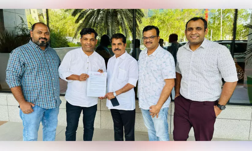 എംബസി സ്കൂൾ ആവശ്യവുമായി എം.പിക്ക് നിവേദനം എംബസി സ്കൂൾ ആവശ്യവുമായി എം.പിക്ക് നിവേദനം