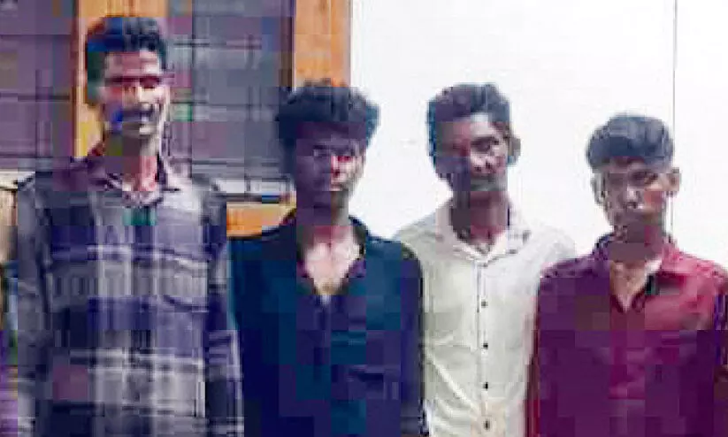 വ​ന​ത്തി​ന് തീ​യി​ട്ട നാ​ലു പേ​ർ റി​മാ​ൻ​ഡി​ൽ