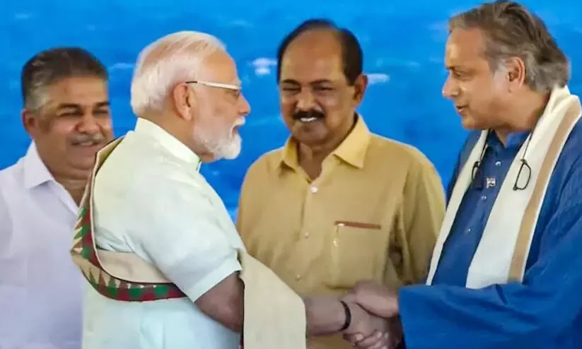 ഉമ്മന്ചാണ്ടിയുടെ പേര് പറയാൻ ഉദ്ദേശിച്ചിരുന്നു; സംസാരിക്കാന് അവസരം ലഭിച്ചില്ലെന്ന് ശശി തരൂർ ഉമ്മന്ചാണ്ടിയുടെ പേര് പറയാൻ ഉദ്ദേശിച്ചിരുന്നു; സംസാരിക്കാന് അവസരം ലഭിച്ചില്ലെന്ന് ശശി തരൂർ