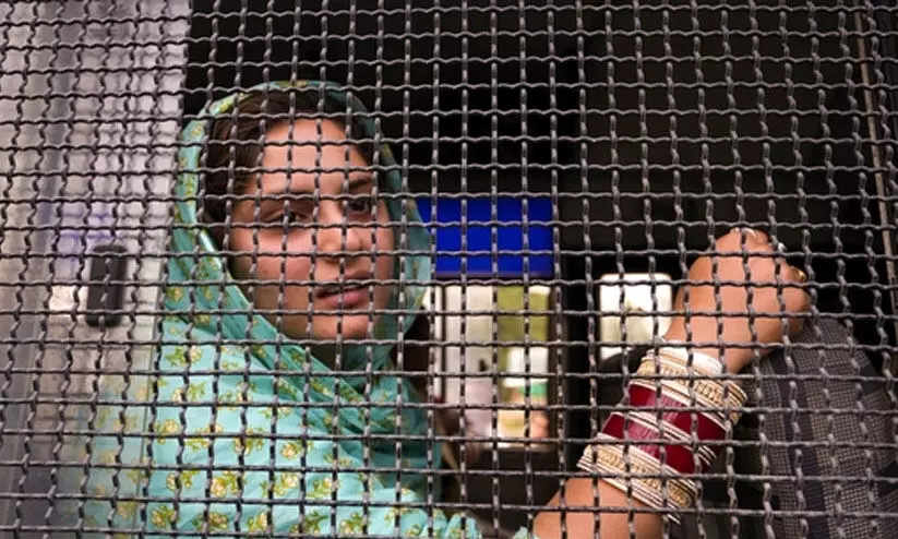 നവവരനായ സി.ആർ.പി.എഫ് കോൺസ്റ്റബിളിന്റെ പാക് വധുവിനെ നാടുകടത്തുന്നത് തടഞ്ഞ് ജമ്മു കശ്മീർ ഹൈകോടതി