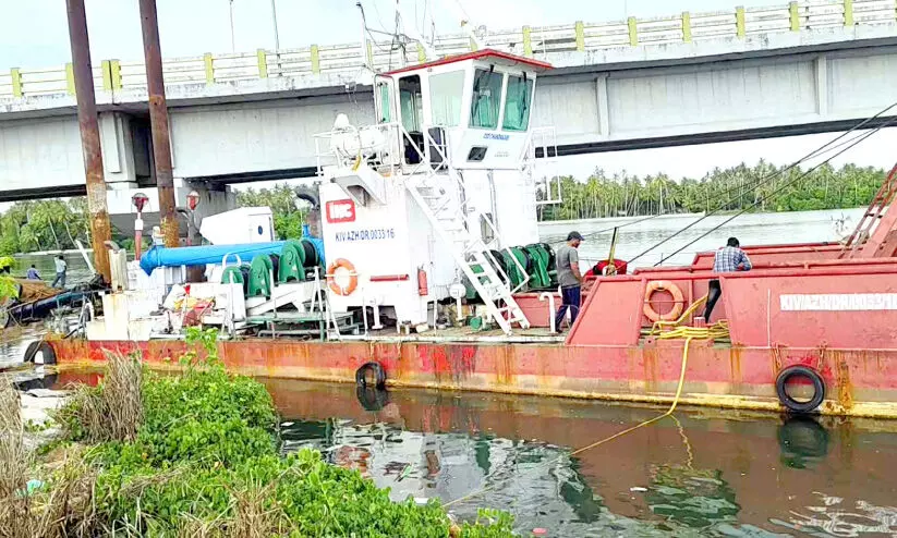 മുതലപ്പൊഴി: സാങ്കേതികത്തകരാർ,  ഡ്രഡ്ജിങ്​ വൈകുന്നു