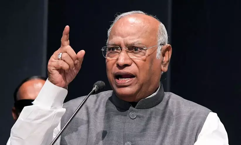 44 വിദേശ സന്ദർശനങ്ങളും 250 ആഭ്യന്തര സന്ദർശനങ്ങളും, ഒരു നിമിഷം പോലും മണിപ്പൂരിലില്ല, ഡബിൾ അസാൾട്ട് ഗവൺമെന്റ് ഇപ്പോഴും പരാജയപ്പെടുത്തുന്നു; മോദിയെ വിമർശിച്ച് ഖാർഗെ