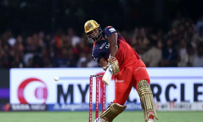 കൊടുങ്കാറ്റായി റൊമാരിയോ ഷെപേർഡ് (14 പന്തിൽ 53*); ആർ.സി.ബിക്കെതിരെ സൂപ്പർ കിങ്സിന് 214 റൺസ് വിജയലക്ഷ്യം