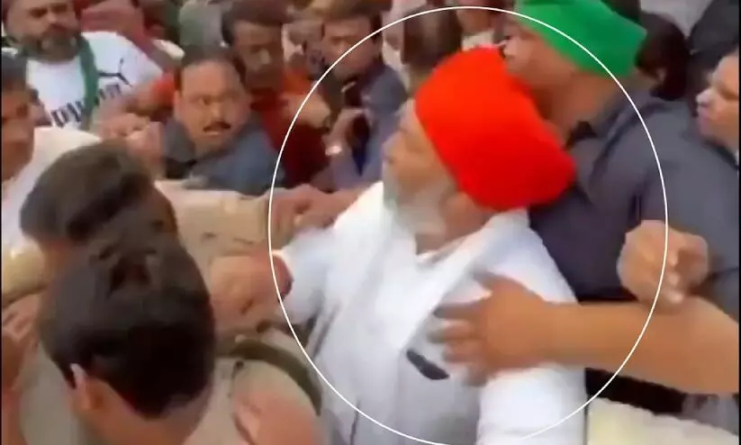 രാകേഷ് ടികായത്തിനുനേരെയുള്ള ആക്രമണത്തിൽ പ്രതിഷേധം രാകേഷ് ടികായത്തിനുനേരെയുള്ള ആക്രമണത്തിൽ പ്രതിഷേധം