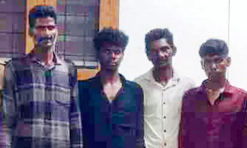 വ​ന​ത്തി​ന് തീ​യി​ട്ട നാ​ലു പേ​ർ റി​മാ​ൻ​ഡി​ൽ