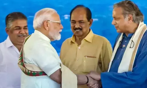 ഉമ്മന്‍ചാണ്ടിയുടെ പേര് പറയാൻ ഉദ്ദേശിച്ചിരുന്നു; സംസാരിക്കാന്‍ അവസരം ലഭിച്ചില്ലെന്ന് ശശി തരൂർ