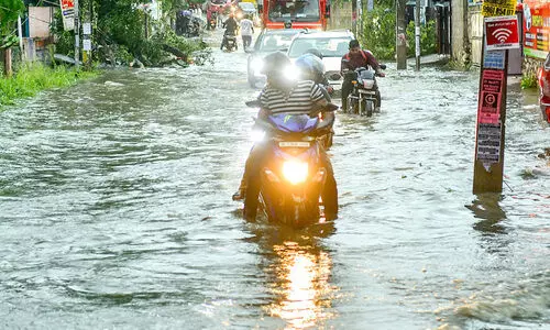 പെരുമഴ: നഗരത്തിൽ വെള്ളക്കെട്ട്