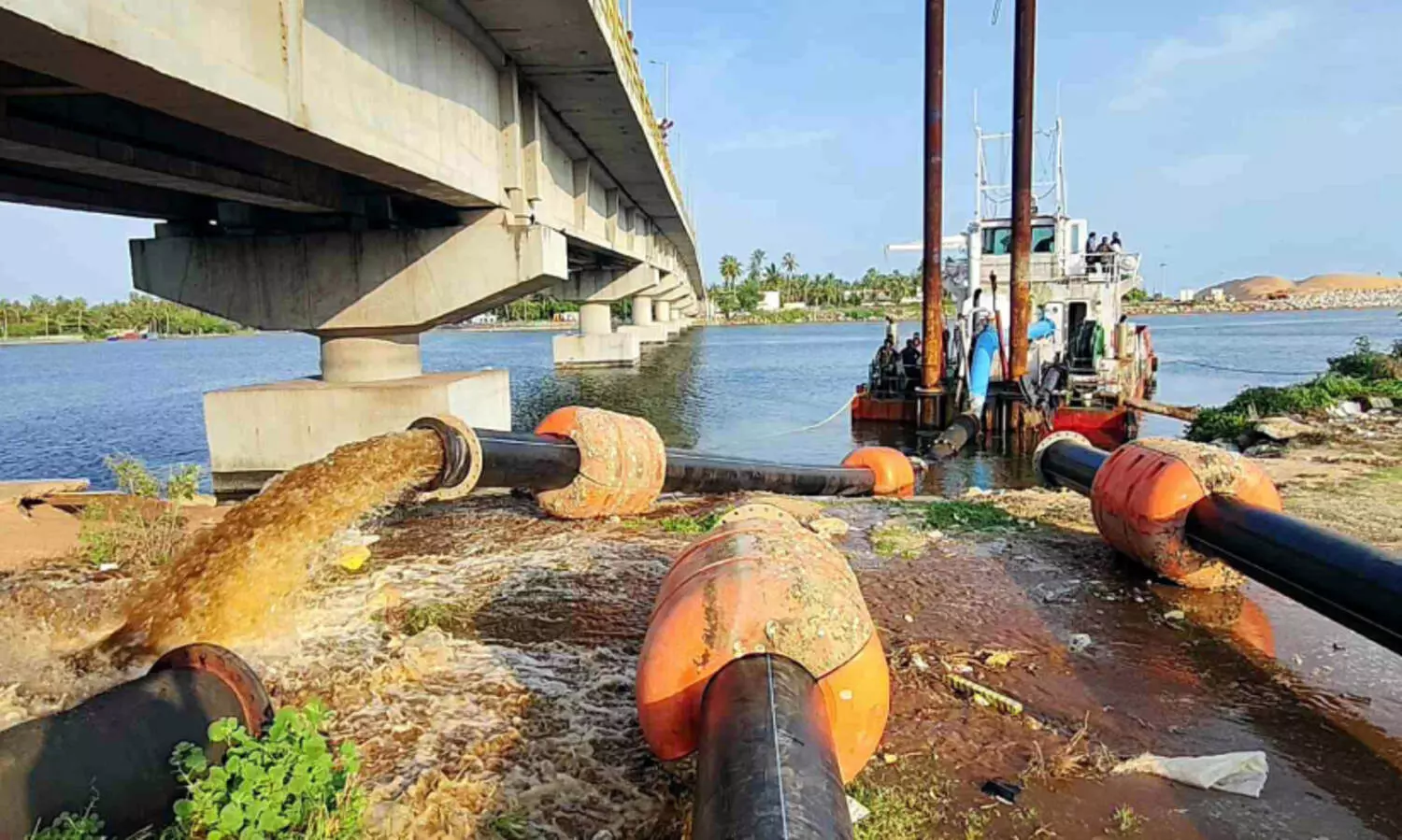 മുതലപ്പൊഴിയിൽ രണ്ടാം ഡ്രഡ്ജർ ട്രയൽ റൺ പൂർത്തിയാക്കി