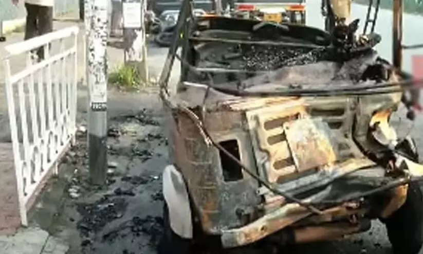 തിരുവനന്തപുരത്ത് 19കാരൻ ഓടിച്ച കാർ ഓട്ടോയിലും ബൈക്കിലും ഇടിച്ചു; ഓട്ടോ കത്തി ഒരാൾക്ക് ദാരുണാന്ത്യം