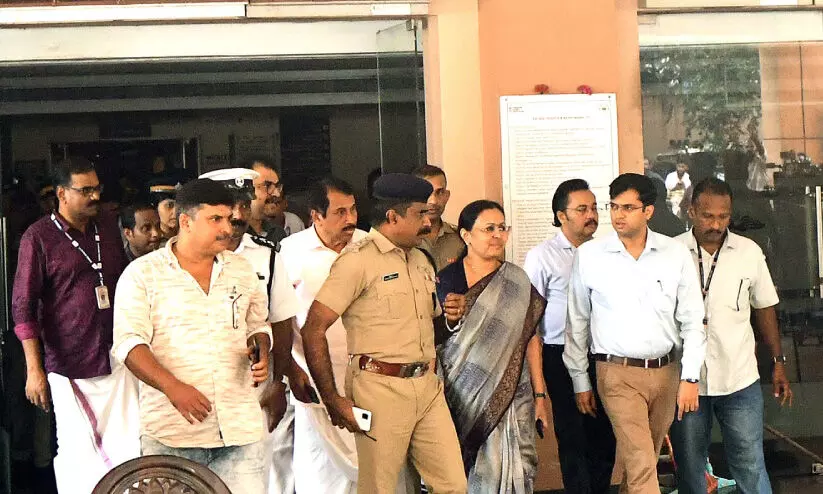 മെഡി. കോളജിലെ പൊട്ടിത്തെറി; സ്വകാര്യ ആശുപത്രിയിലെ ചികിത്സാ ചെലവ് ഏറ്റെടുക്കുന്നതിൽ അവ്യക്തത മെഡി. കോളജിലെ പൊട്ടിത്തെറി; സ്വകാര്യ ആശുപത്രിയിലെ ചികിത്സാ ചെലവ് ഏറ്റെടുക്കുന്നതിൽ അവ്യക്തത